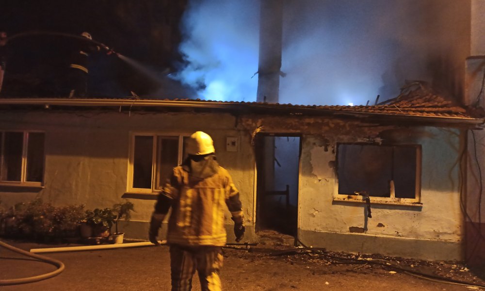 YENİŞEHİR'DE GECE YARISI ÇIKAN YANGIN KORKUTTU!